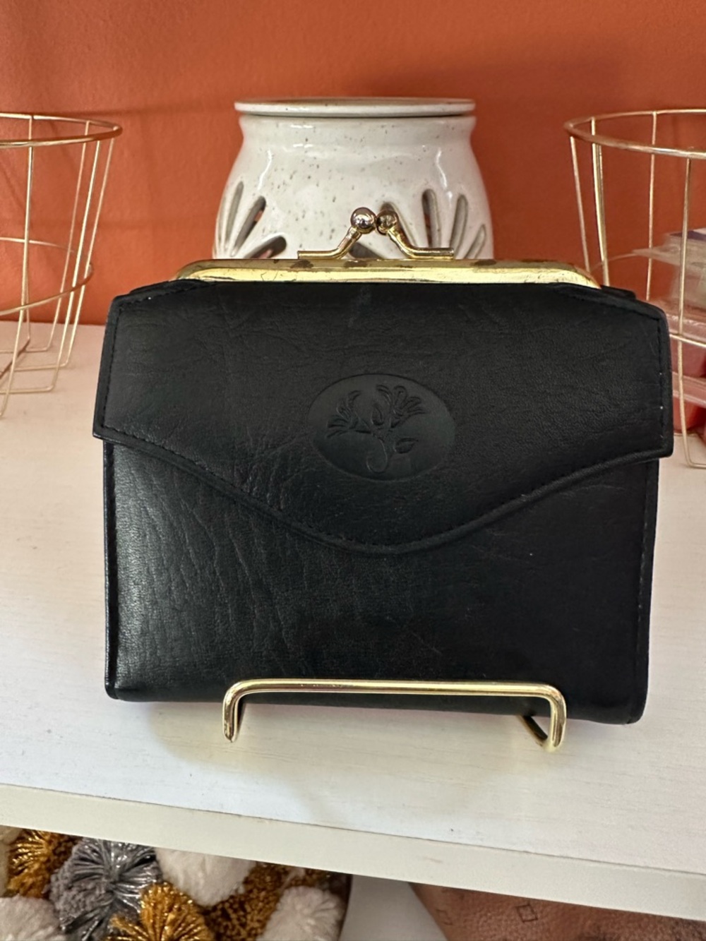 BUXTON Kisslock Black Compact Wallet(EUC)